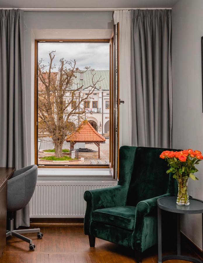 The Old Townhouse II Aparthotel Кросно Екстериор снимка