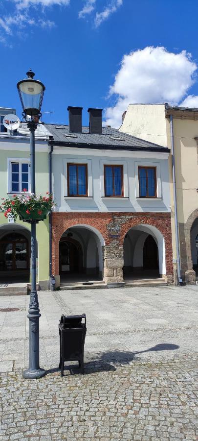 The Old Townhouse II Aparthotel Кросно Екстериор снимка