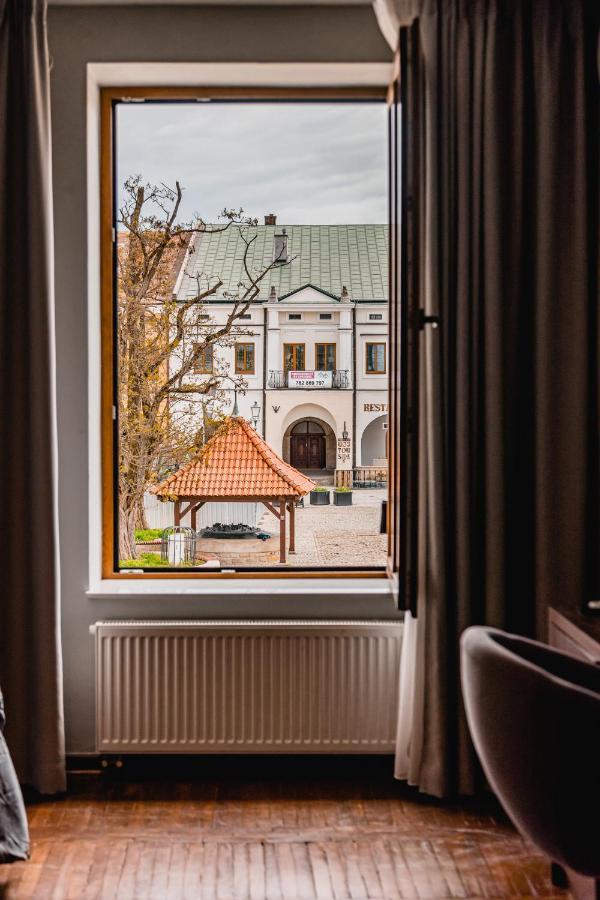 The Old Townhouse II Aparthotel Кросно Екстериор снимка